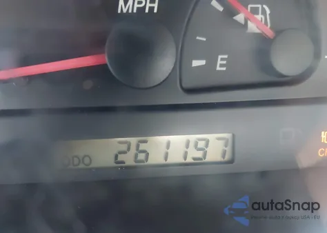 2004 Toyota Camry Le z USA, uszkodzony, nr VIN 4T1BE32K24U372654